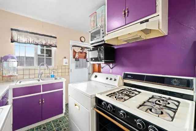 Single-family house For Sale in 2173, Harrison Avenue, San Diego, California