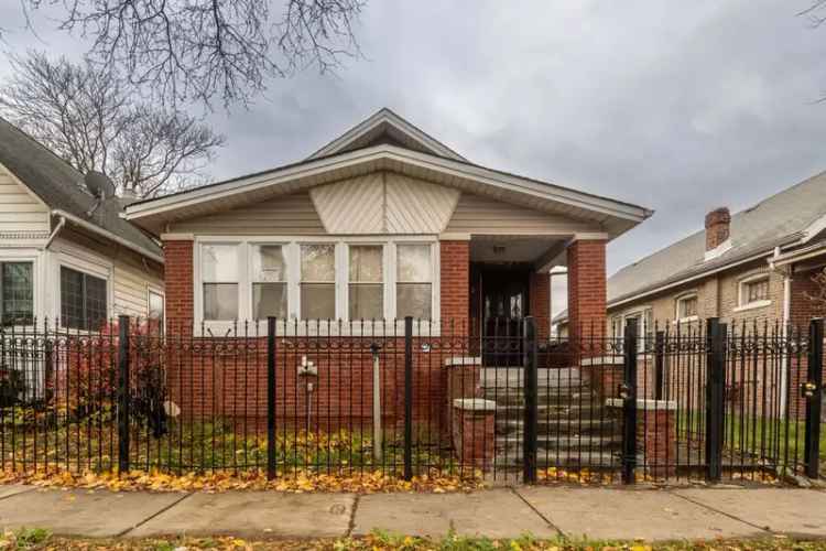 Single-family house For Sale in 8138, South Harper Avenue, Chicago, Illinois