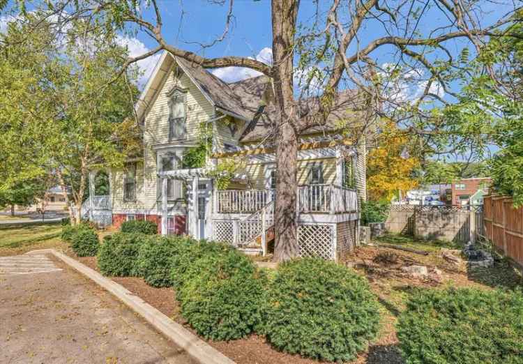 Single-family house For Sale in 104, North Central Avenue, Urbana, Illinois