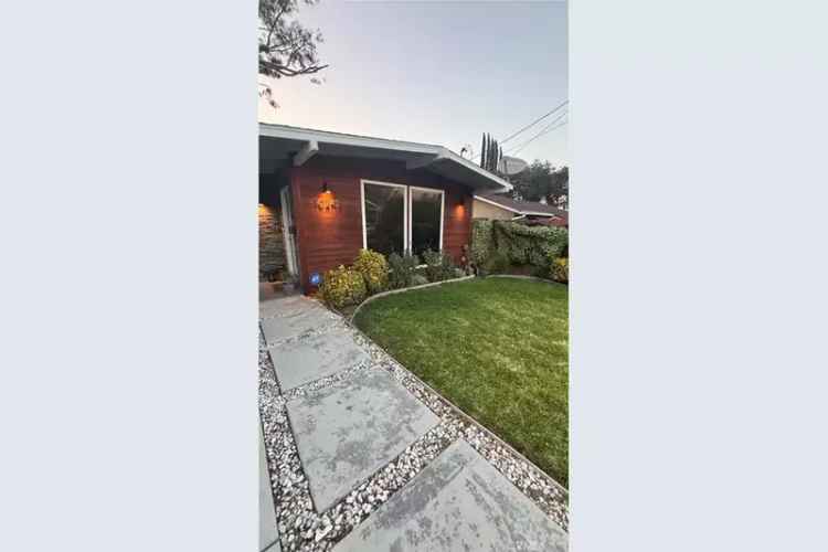 Single-family house For Sale in 10243, Jardine Avenue, Los Angeles, California