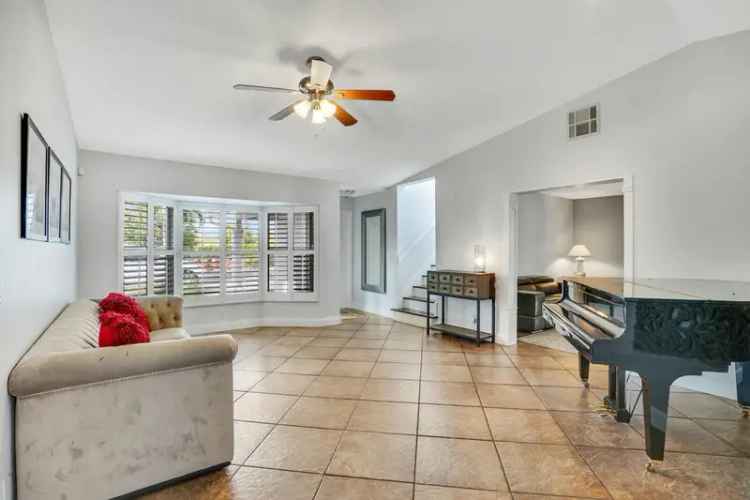 Single-family house For Sale in Boynton Beach, Florida