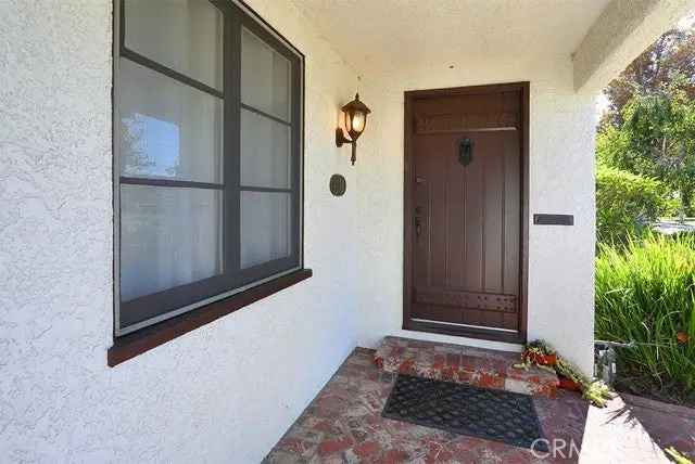 Single-family house For Sale in 1511, Louise Street, Santa Ana, California