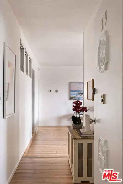 Condo For Sale in 11820, Mayfield Avenue, Los Angeles, California