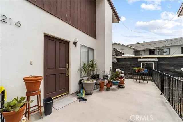 Multi-family house For Sale in 2216, Pacific Avenue, Los Angeles, California