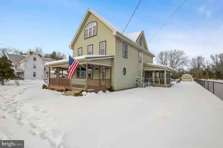 Single-family house For Sale in 101, East Market Street, Greenwood, Delaware