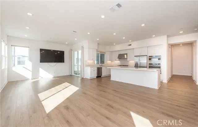 Condo For Sale in Irvine, California