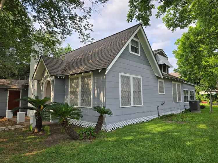 Single-family house For Sale in 2909, Avenue G, Bay City, Texas