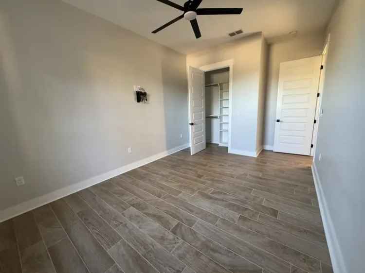 3 Bedroom Townhouse for Rent Near Loop 281