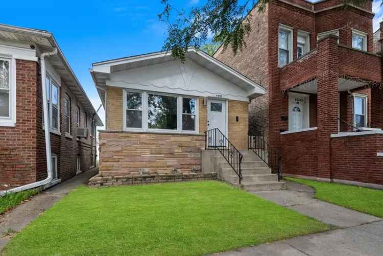 Single-family house For Sale in 4850, West Crystal Street, Chicago, Illinois