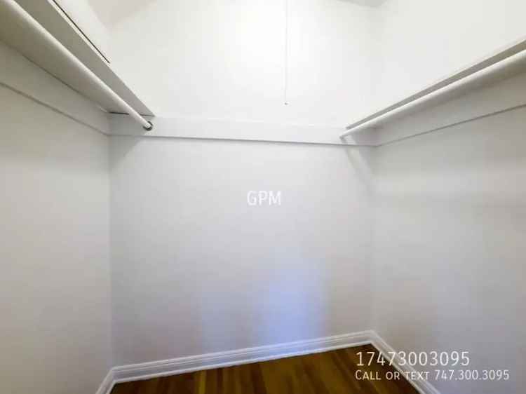 Spacious 1-Bedroom Hollywood Apartment - Classic Charm Meets Modern Amenities