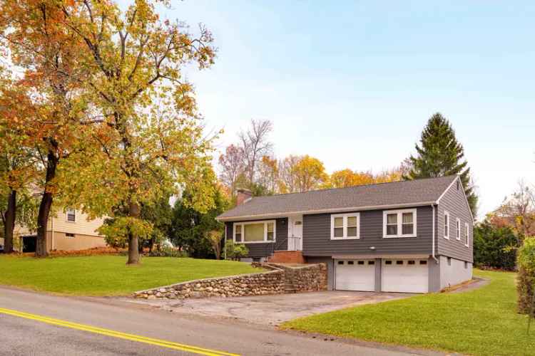 Single-family house For Sale in 97, MacArthur Road, Stoneham, Massachusetts