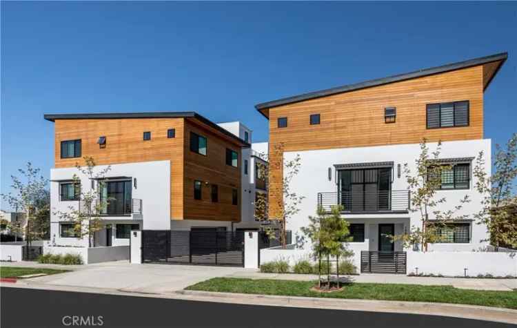 Single-family house For Sale in Los Angeles, California