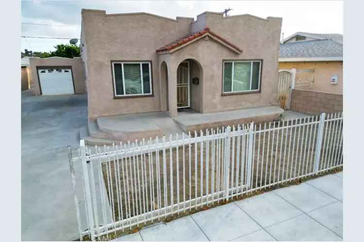 Single-family house For Sale in Long Beach, California