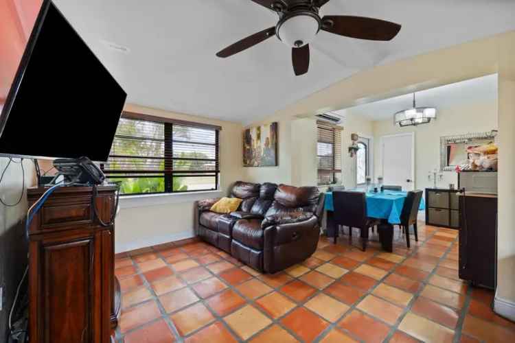 Single-family house For Sale in Pompano Beach, Florida