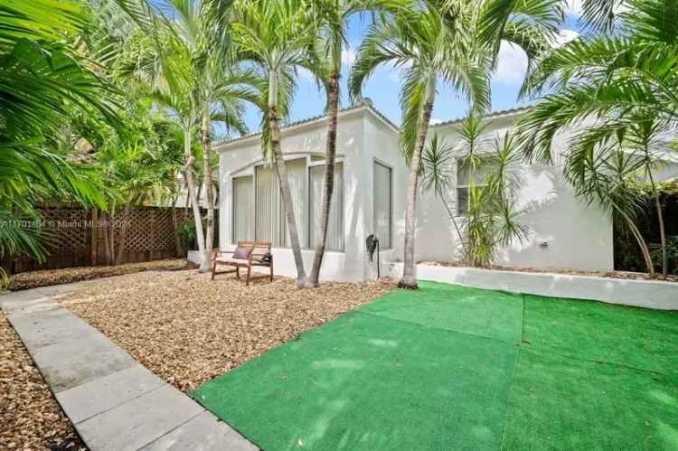 Single-family house For Sale in 1545, Biarritz Drive, Miami Beach, Florida