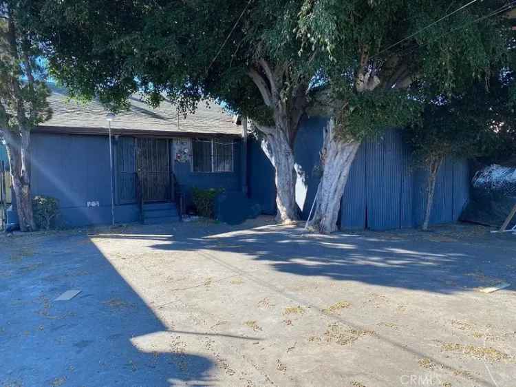 Single-family house For Sale in Firestone Park, California