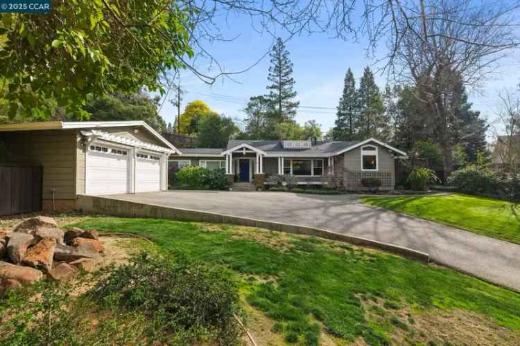 Single-family house For Sale in 16, La Plaza Drive, Orinda, California