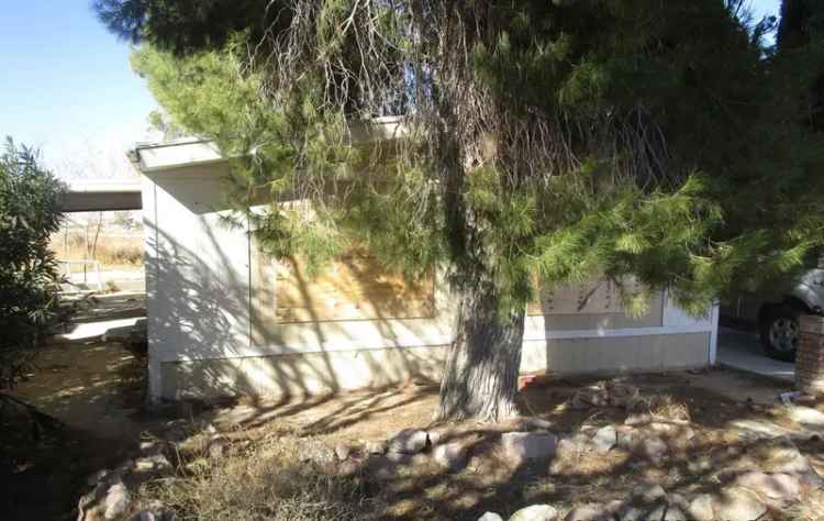 Single-family house For Sale in 217, Camp Fire Drive, California City, California