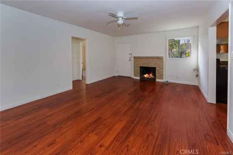 Multi-family house For Sale in 7716, Owensmouth Avenue, Los Angeles, California