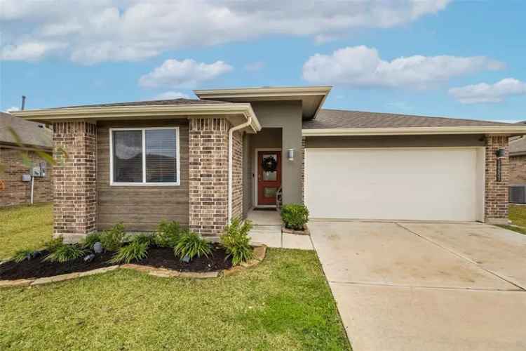 Single-family house For Sale in Grand Prairie, Texas