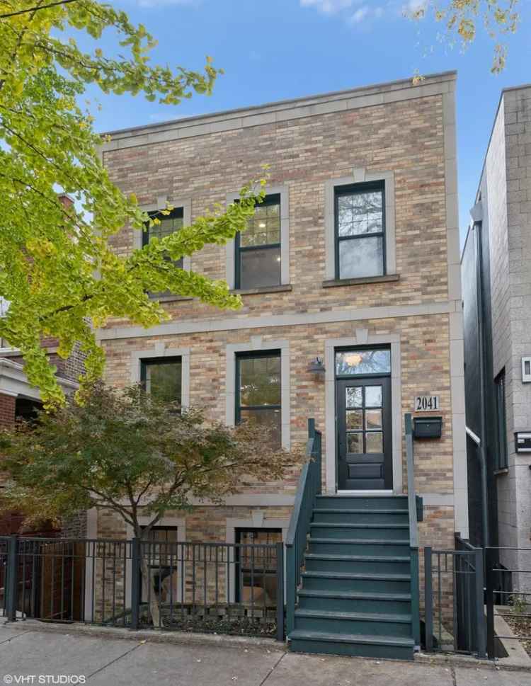 Single-family house For Sale in 2041, West Shakespeare Avenue, Chicago, Illinois