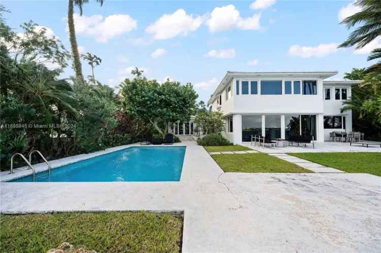 Single-family house For Sale in 625, East Dilido Drive, Miami Beach, Florida