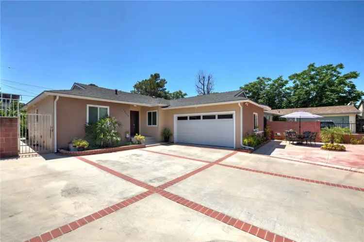 Single-family house For Sale in 12624, Hartland Street, Los Angeles, California