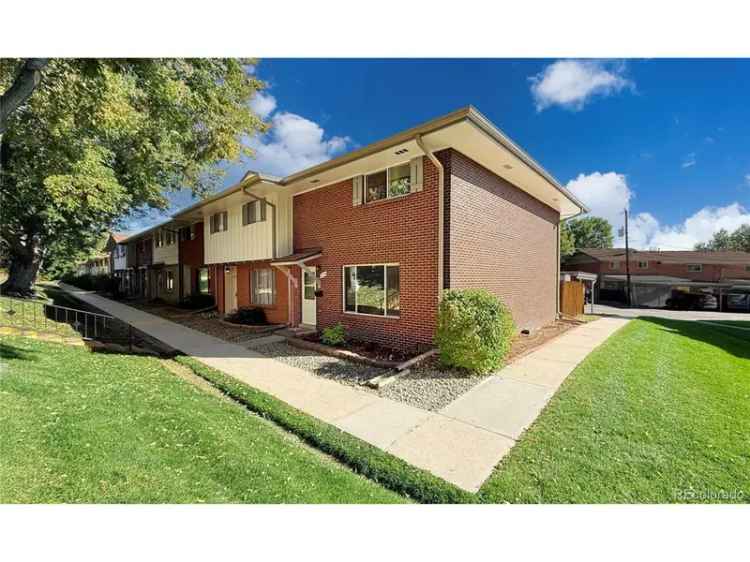 Single-family house For Sale in 12564, West Virginia Avenue, Lakewood, Colorado