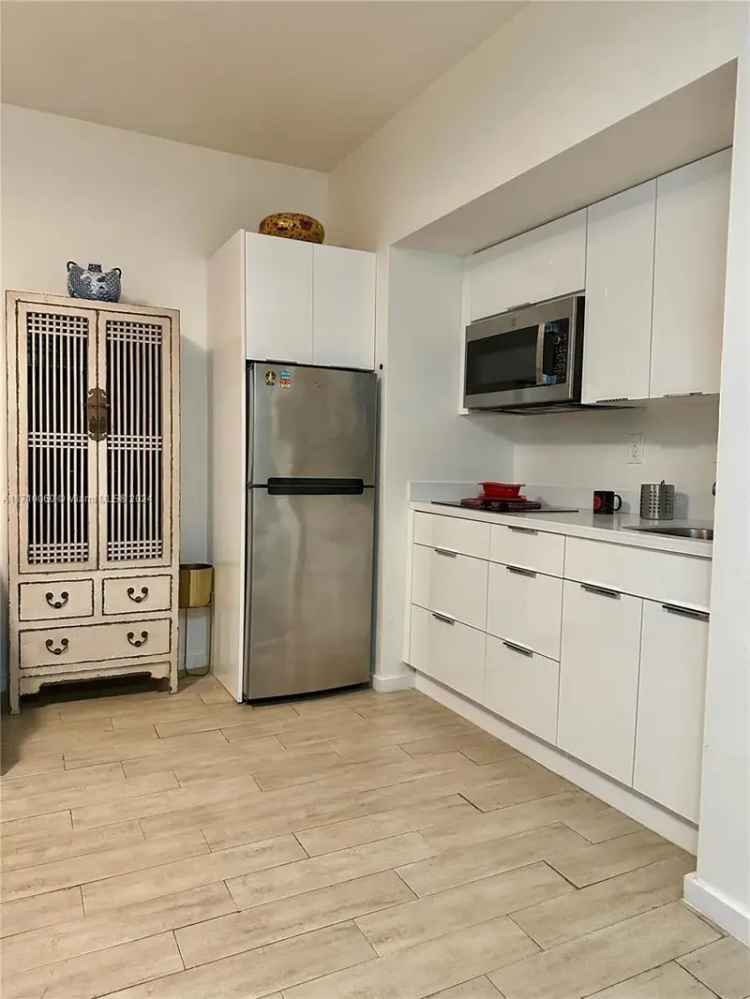 South Beach 1 Bedroom Apartment - Newly Renovated & Furnished