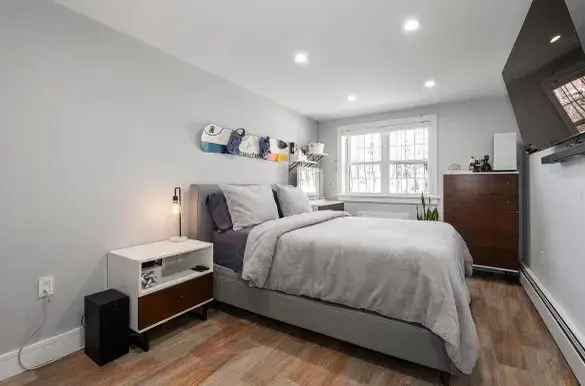 Modern 2 Bedroom Apartment for Rent Near Ditmars Blvd