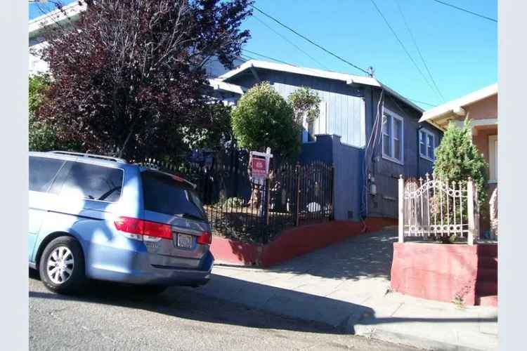 Single-family house For Sale in 3568, Harper Street, Oakland, California