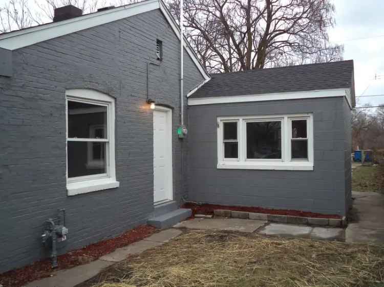 Single-family house For Sale in 2545, Van Buren Street, Gary, Indiana