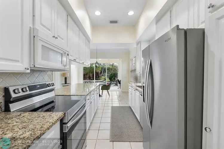 Single-family house For Sale in 4689, Hammock Circle, Delray Beach, Florida