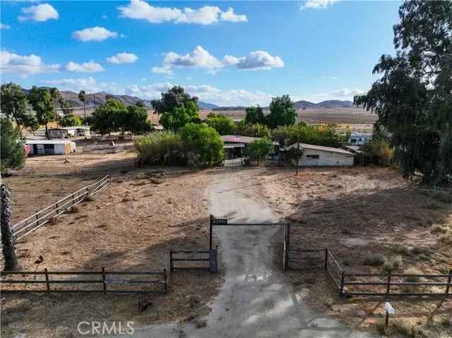 Single-family house For Sale in Winchester, California