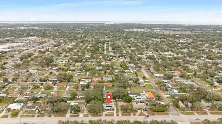 Single-family house For Sale in 5895, 16th Street North, Saint Petersburg, Florida