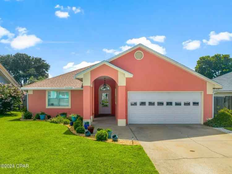 Single-family house For Sale in 127, Seaclusion Circle, Panama City Beach, Florida