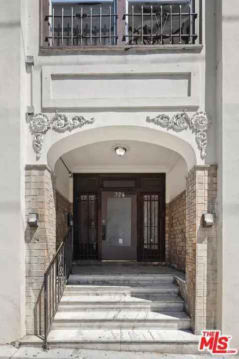 Multi-family house For Sale in 324, Witmer Street, Los Angeles, California