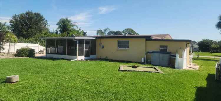 Single-family house For Sale in Englewood, Florida