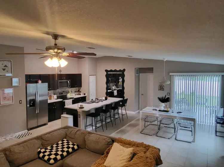 Single-family house For Sale in 2526, Southwest Savona Boulevard, Port Saint Lucie, Florida