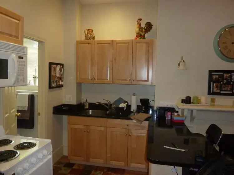 Room for Rent Near Universities and Public Transportation