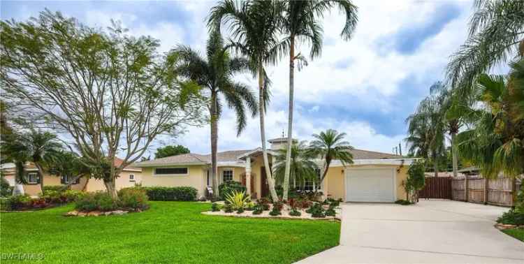 Single-family house For Sale in Bonita Springs, Florida