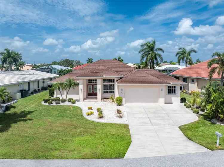 Single-family house For Sale in 1030, Via Formia, Punta Gorda, Florida