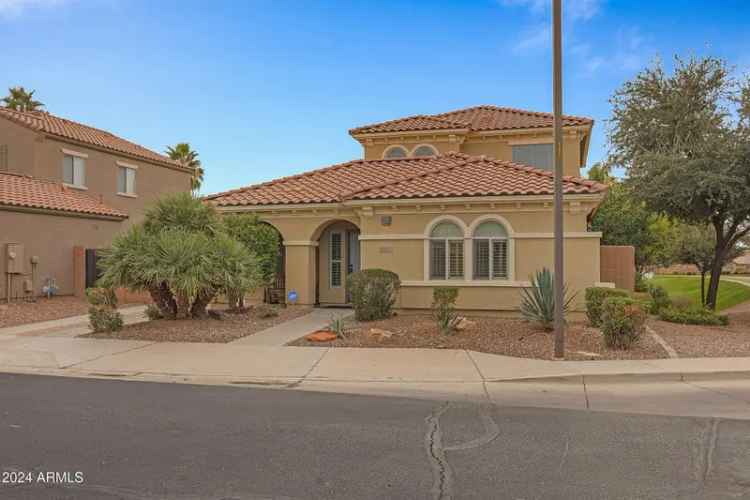 Single-family house For Sale in 841, East Runaway Bay Place, Chandler, Arizona