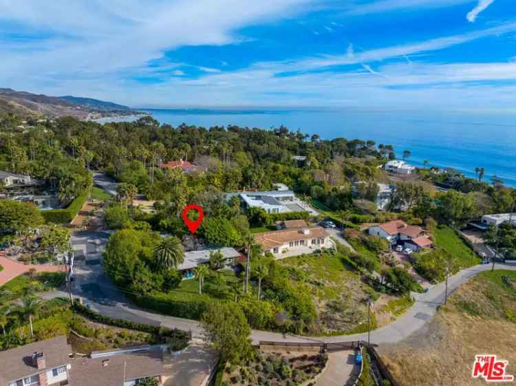 Single-family house For Sale in Malibu, California