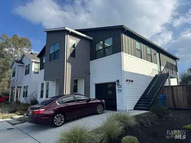 Multi-family house For Sale in Santa Rosa, California