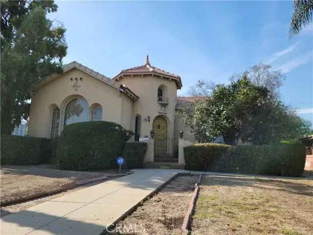 Single-family house For Sale in Long Beach, California