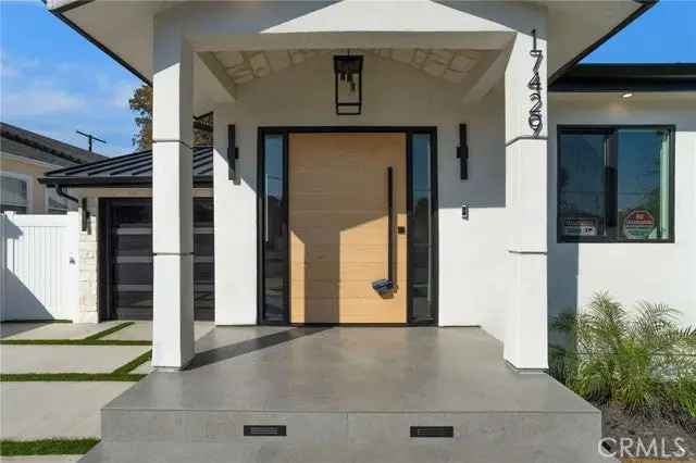 Single-family house For Sale in 17429, Hatteras Street, Los Angeles, California