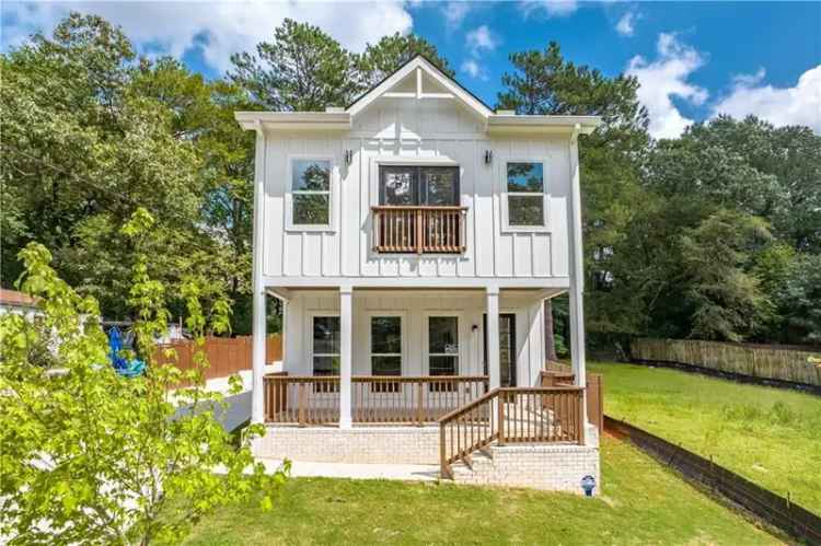 Single-family house For Sale in Scottdale, Georgia