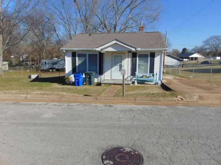 Single-family house For Sale in 214, North Kirkman Street, Florence, Alabama