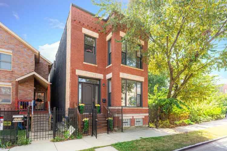 Single-family house For Sale in 2717, West Adams Street, Chicago, Illinois